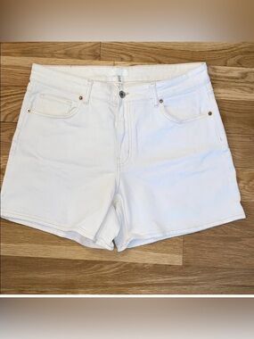 H&M Women's Off-White Jean Shorts size 14